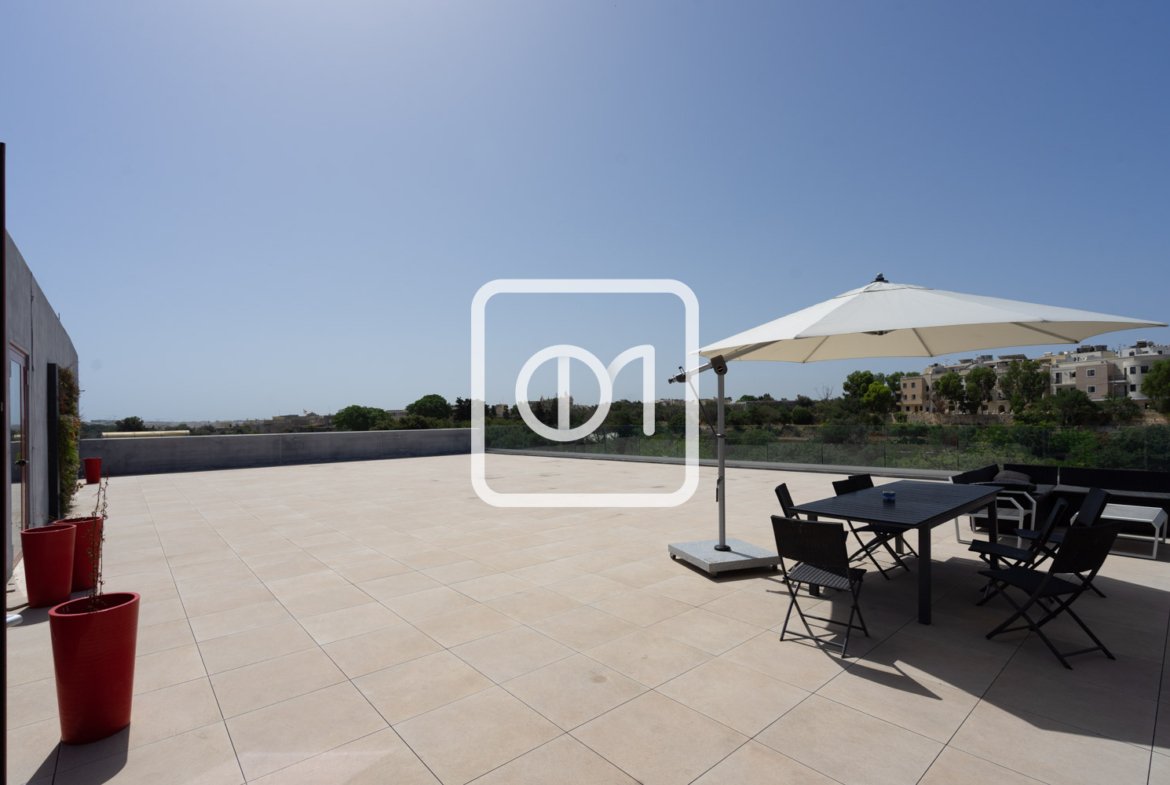 Penthouse office for rent in Lija