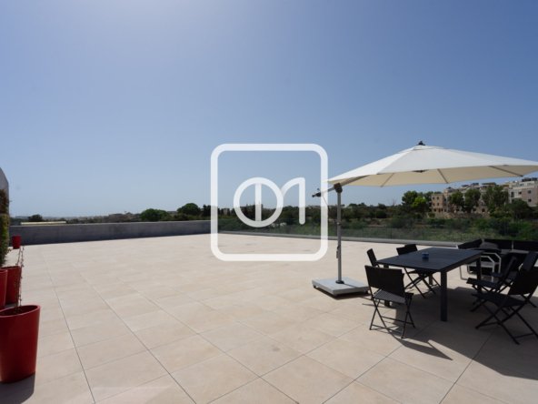 Penthouse office for rent in Lija