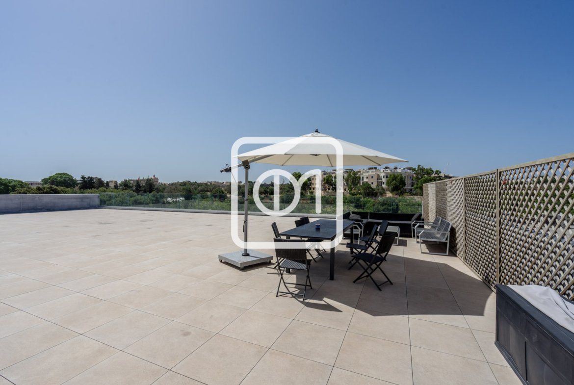 Penthouse office for rent in Lija