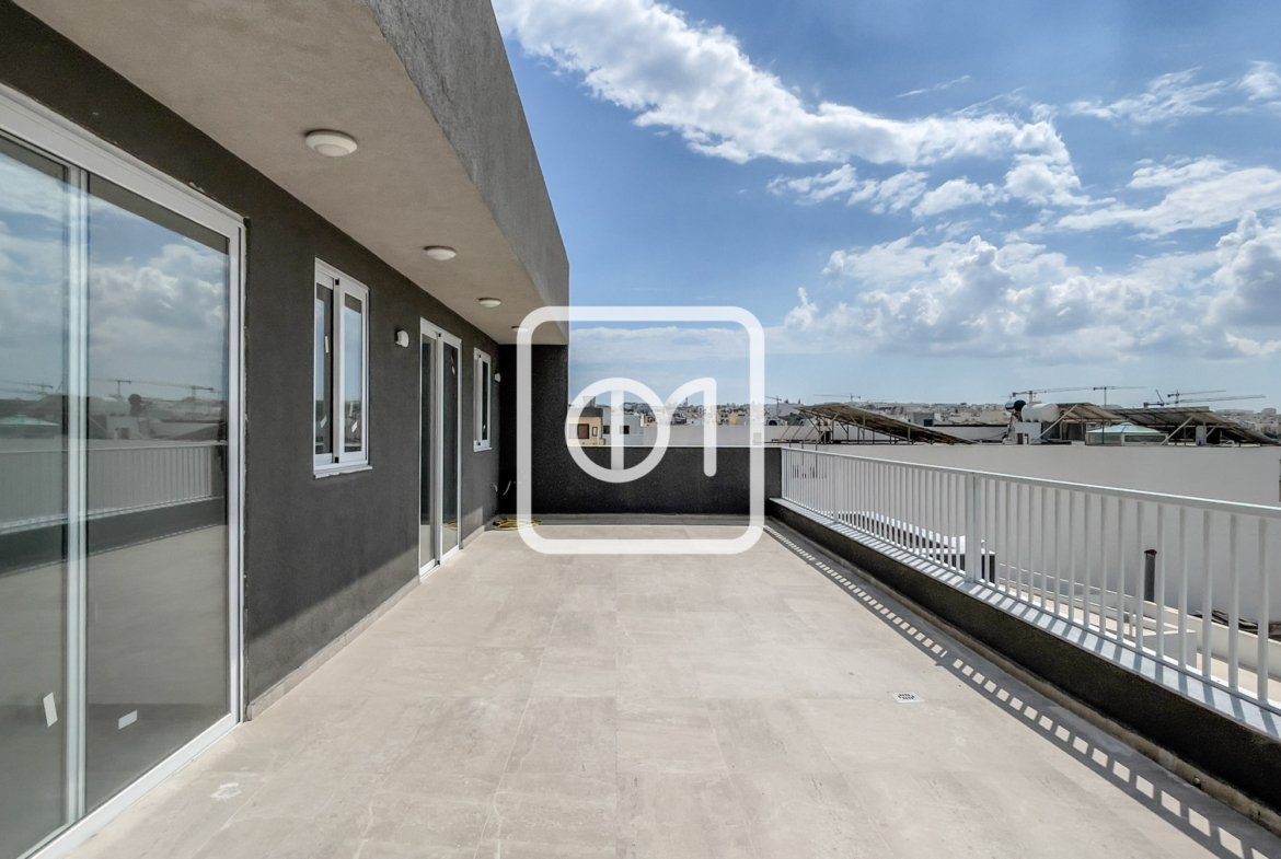 new penthouse office for rent in Mosta