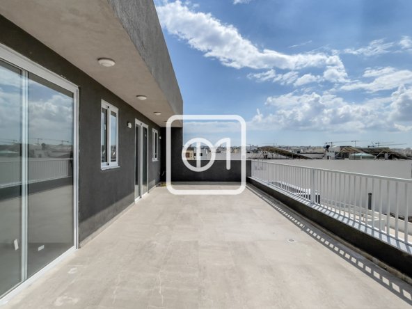 new penthouse office for rent in Mosta