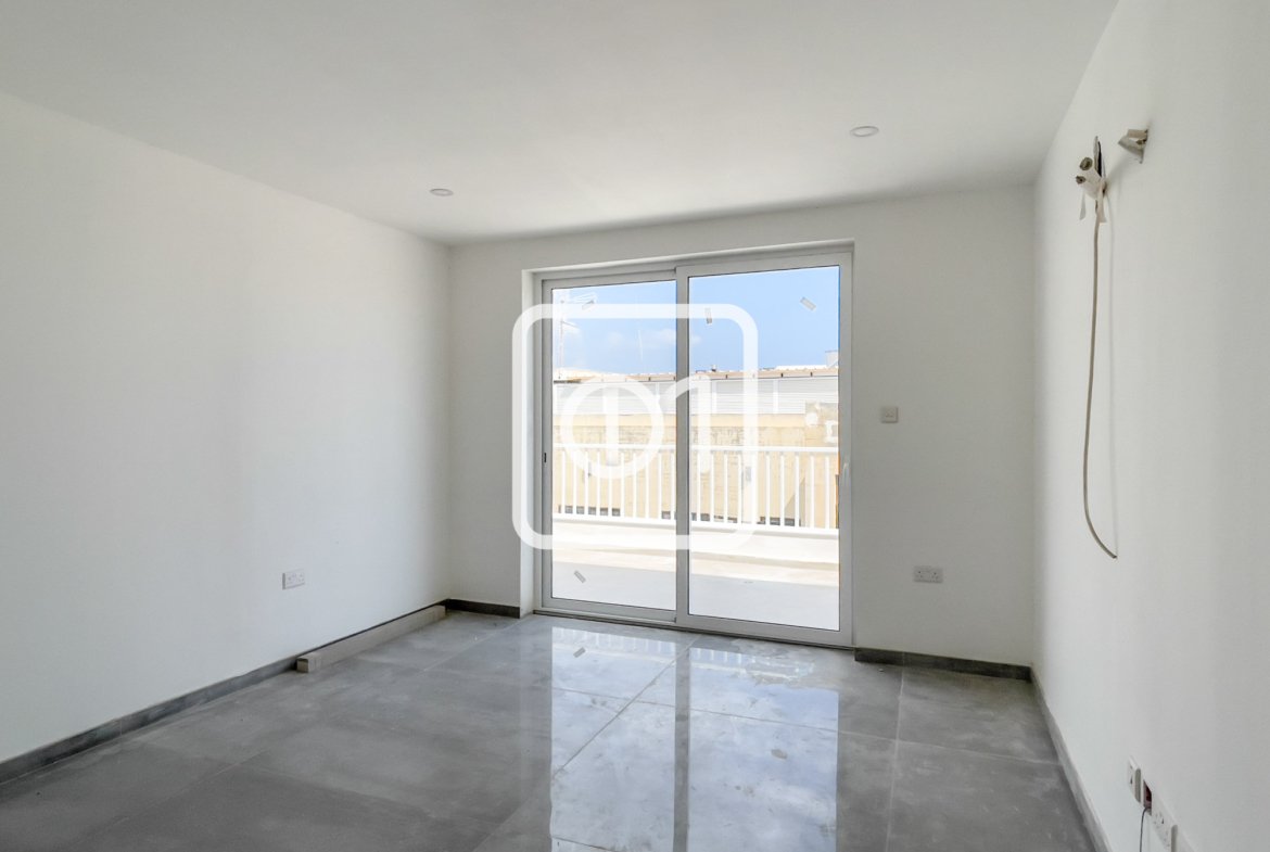 new penthouse office for rent in Mosta