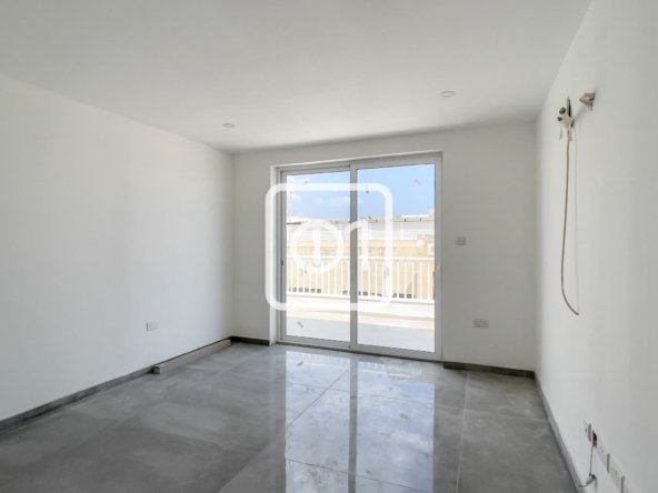 new penthouse office for rent in Mosta