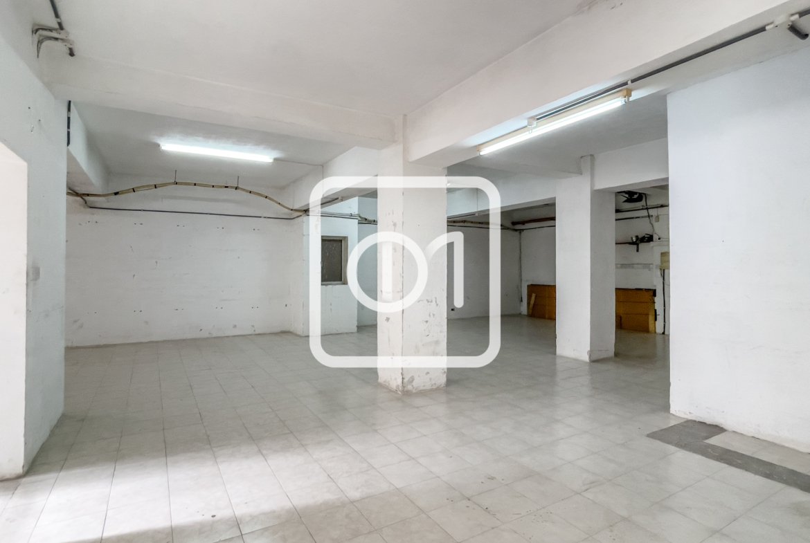 Warehouse with Office for rent in Msida