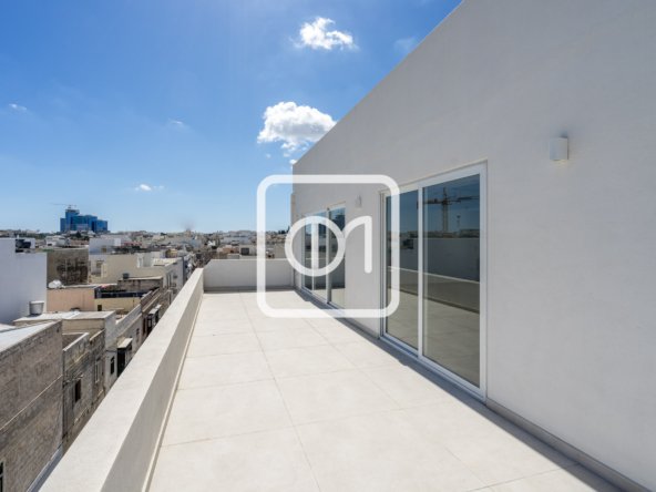 69 SQM Penthouse Office for rent in Birkirkara