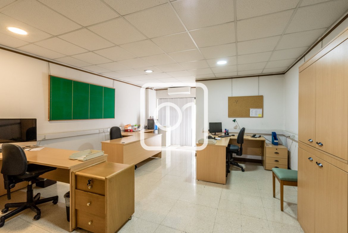 Office Block for rent in Hamrun