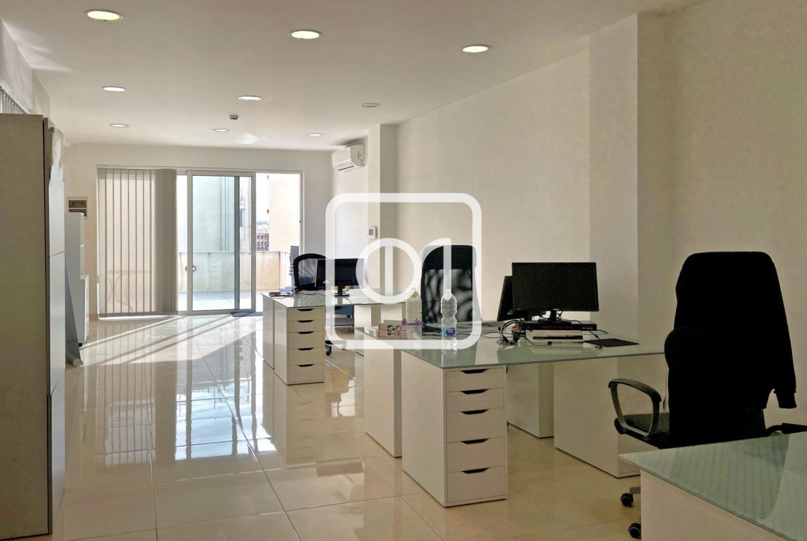 Penthouse office in sliema