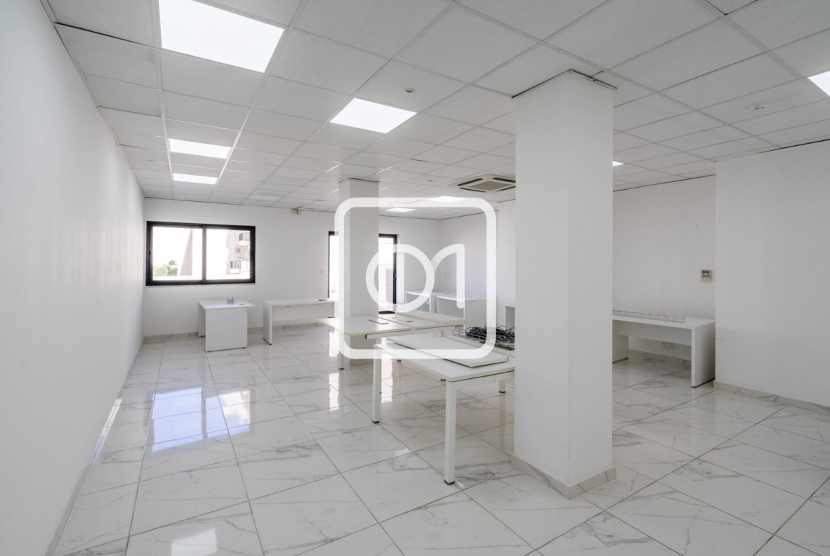 Office for rent with large terrace in Sliema