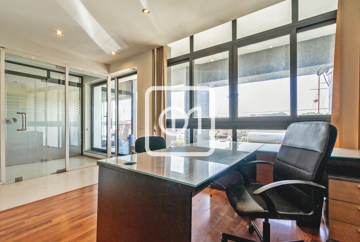 Sea front office for rent in Sliema