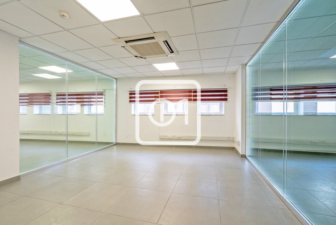 corner office space for rent in Sliema