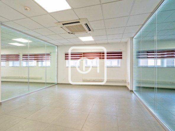 corner office space for rent in Sliema