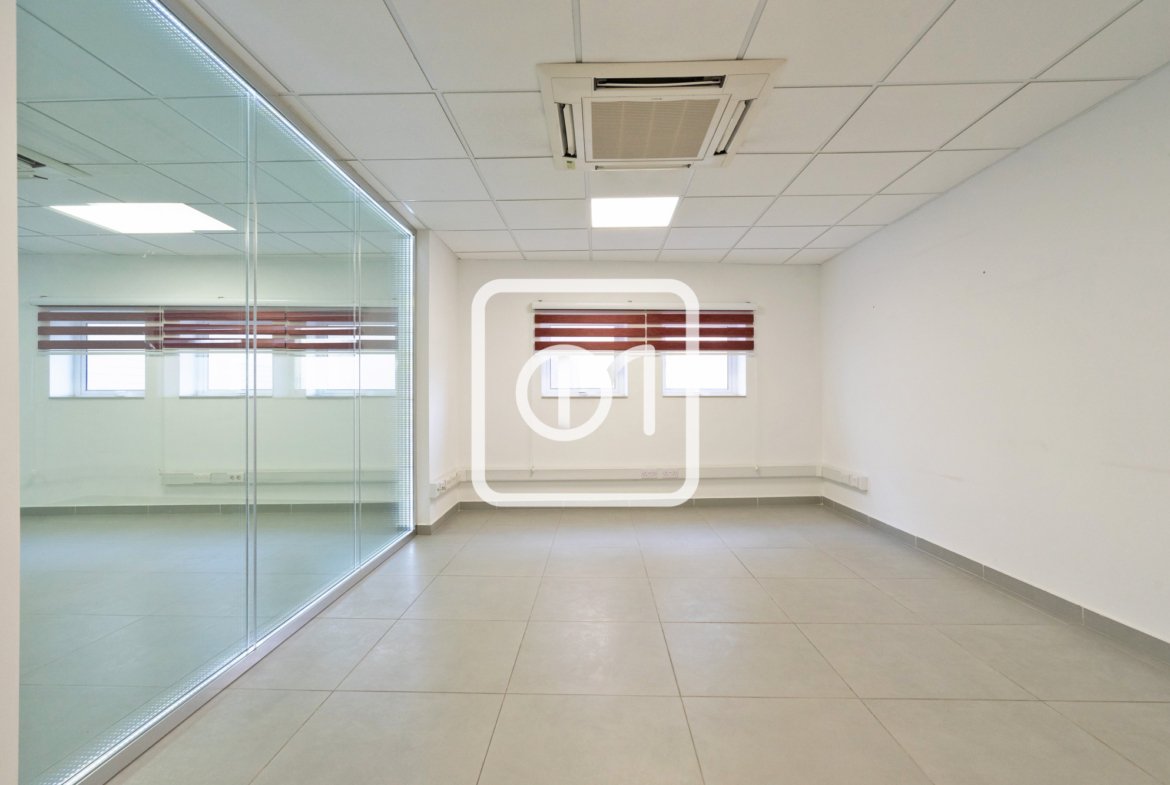 corner office space for rent in Sliema