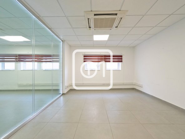 corner office space for rent in Sliema