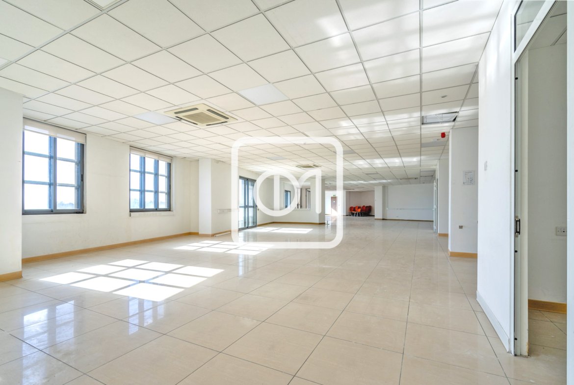 Large office for rent in Luqa