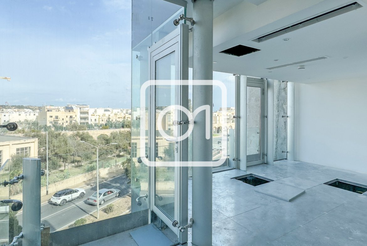 office in Mriehel with parking