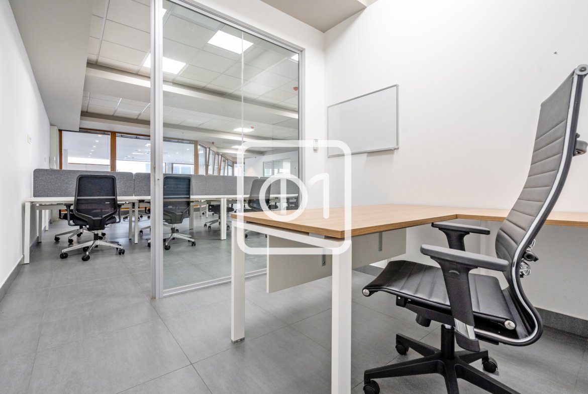 spacious furnished office