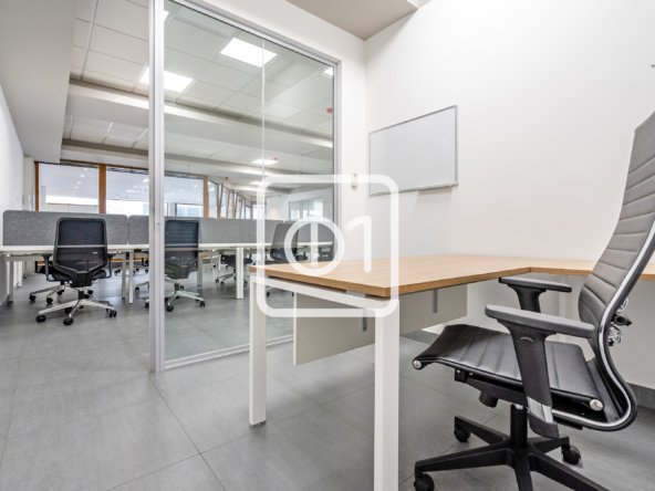 spacious furnished office