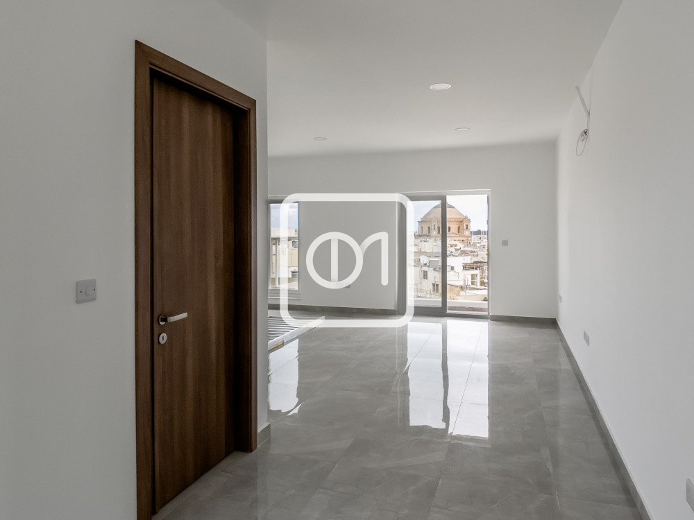 Penthouse office rental in Mosta