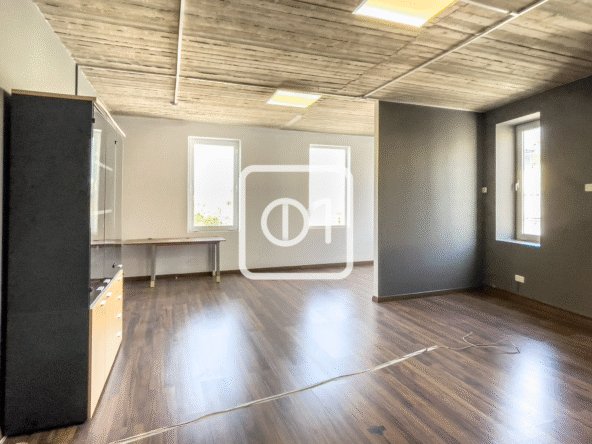 bright office to lease