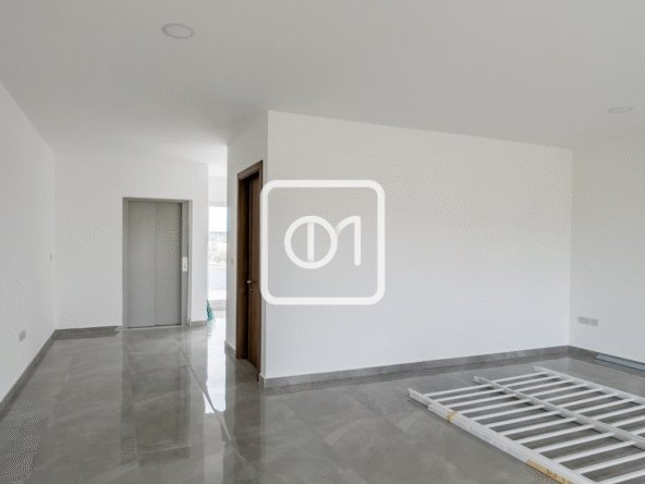 Penthouse office rental in Mosta