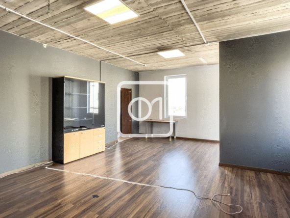 bright office to lease