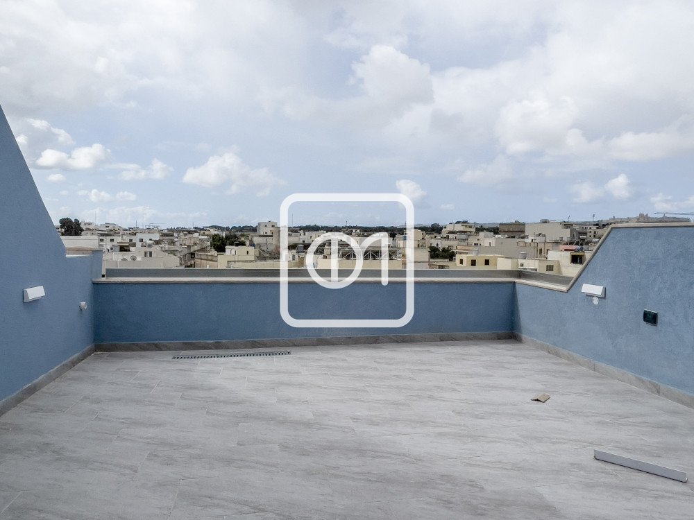 Penthouse office rental in Mosta