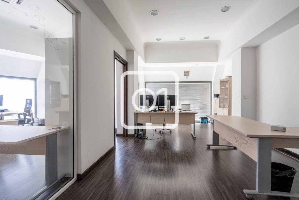 Sea view office space to lease