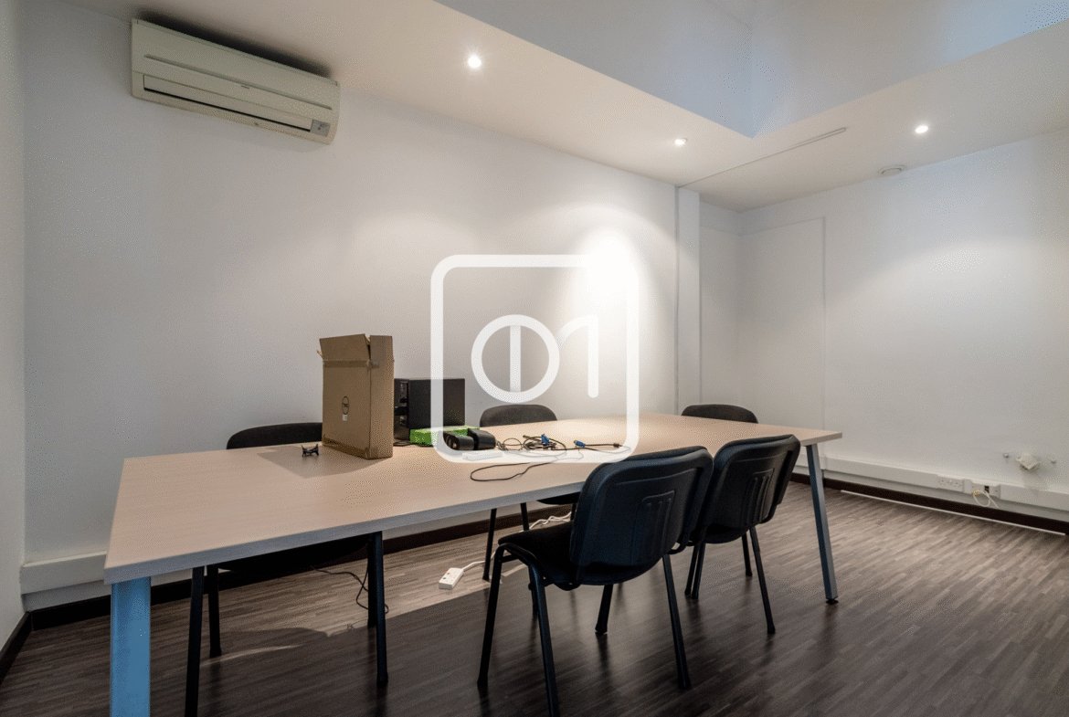 Sea view office space to lease