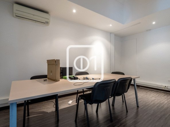 Sea view office space to lease
