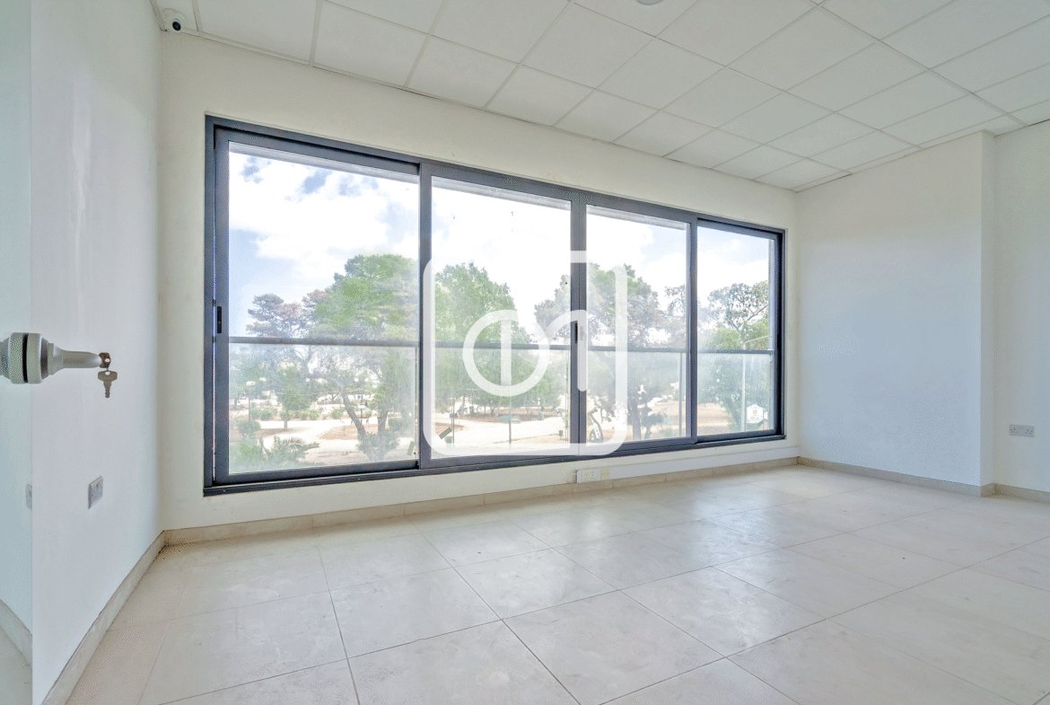 Sea front office in Ta Xbiex