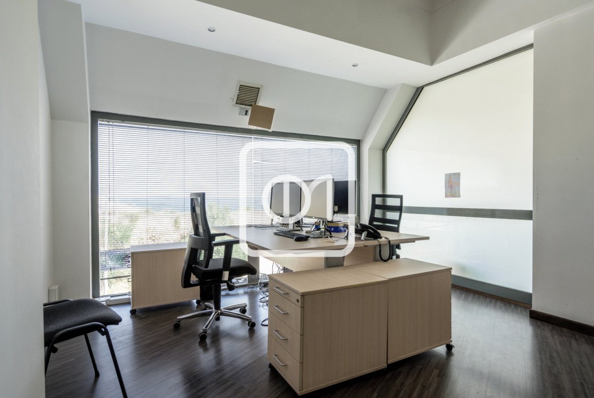 Sea view office space to lease
