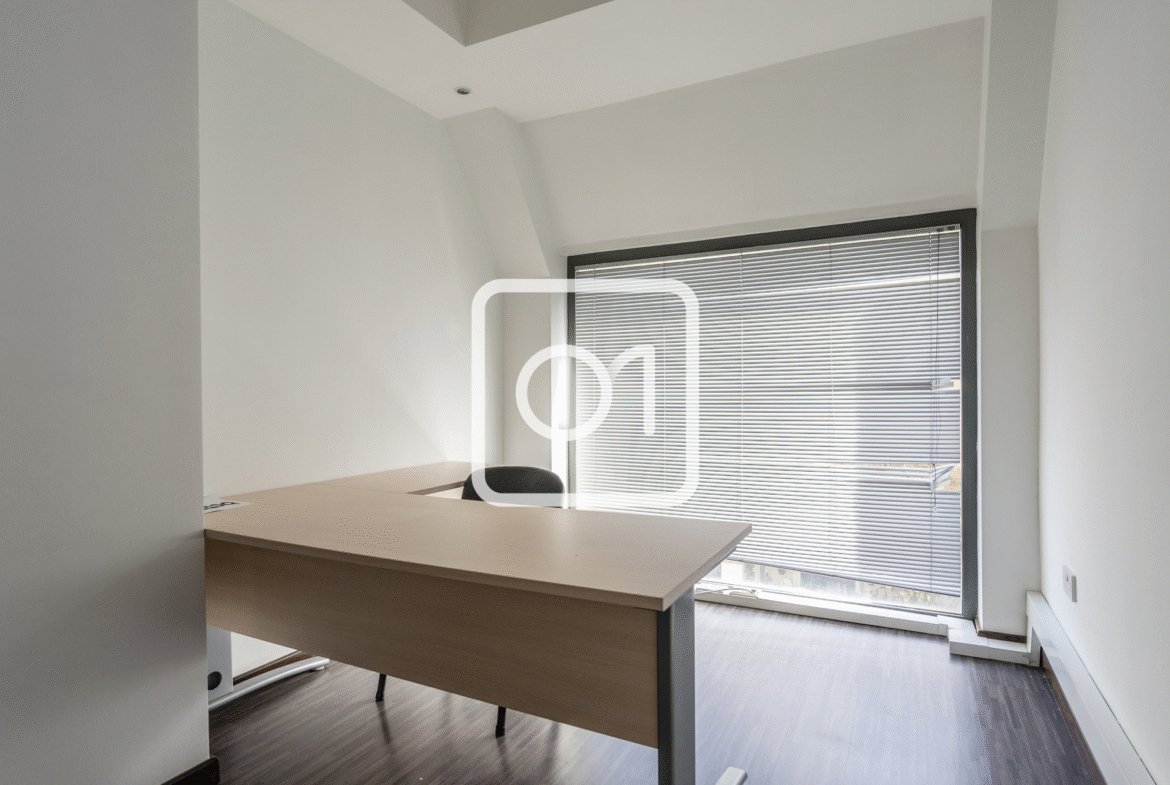 Sea view office space to lease
