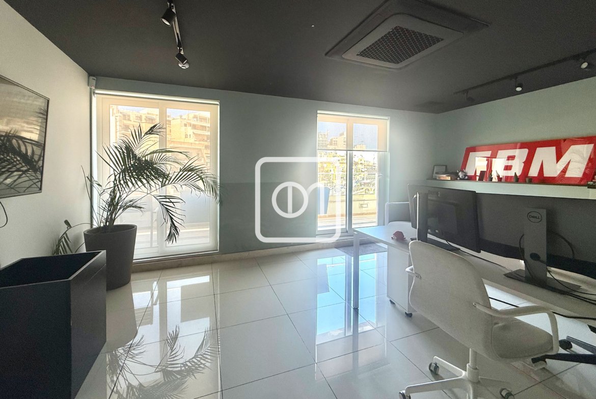 Office with 35 sqm Terrace