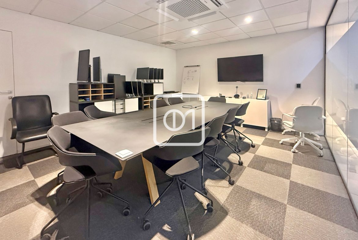 Office with 35 sqm Terrace