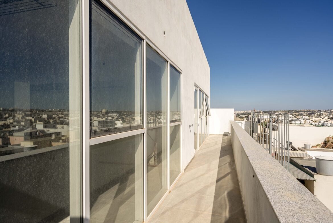 Qormi Office for rent