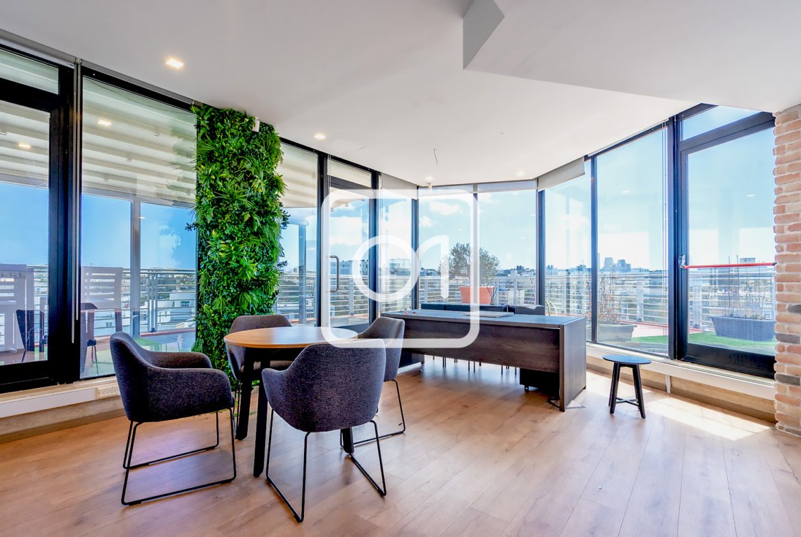 Penthouse Office with Stunning Views For Rent 290sqm