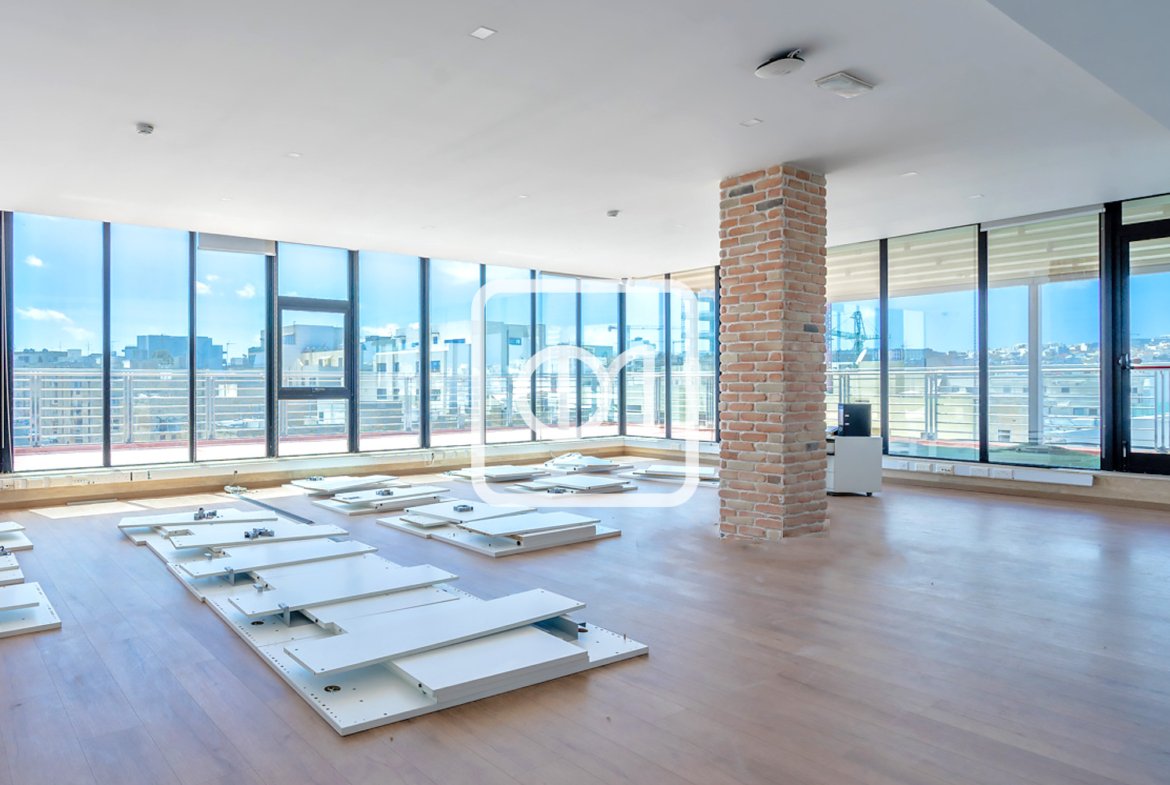 Penthouse Office with Stunning Views For Rent 290sqm